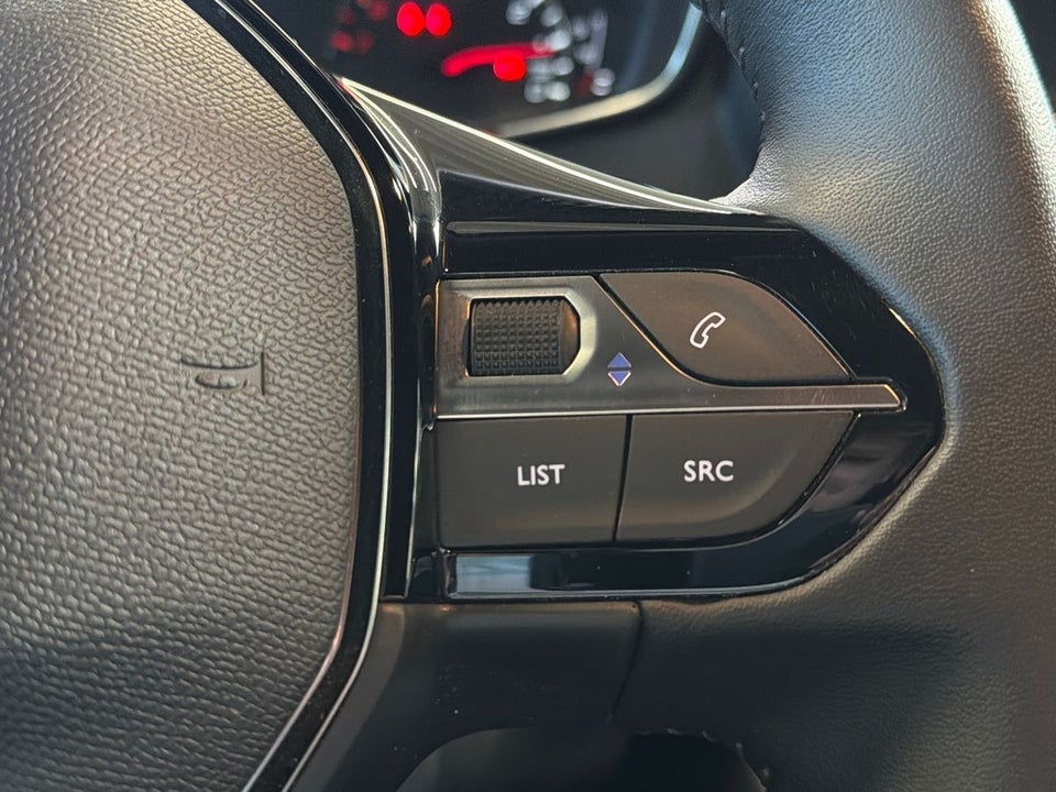 Peugeot 2008 1,2 PureTech 100 Active Pack 5d