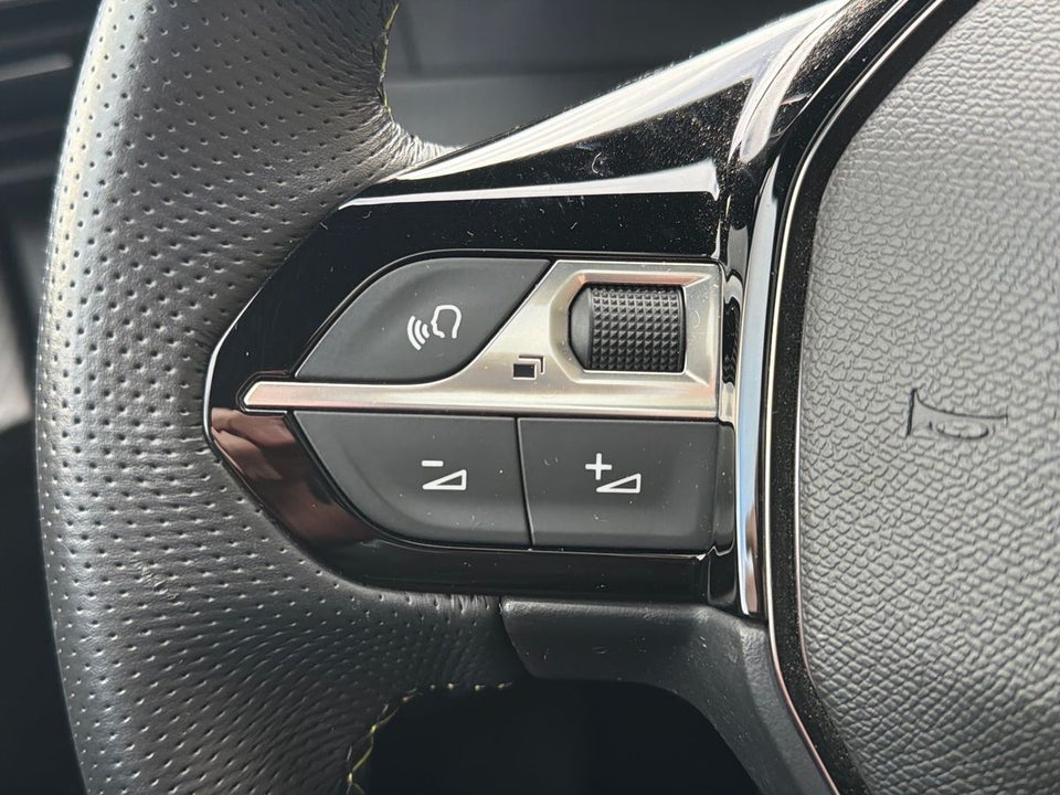 Peugeot e-208 54 GT 5d