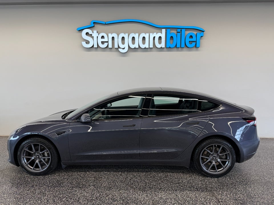 Tesla Model 3 RWD 4d
