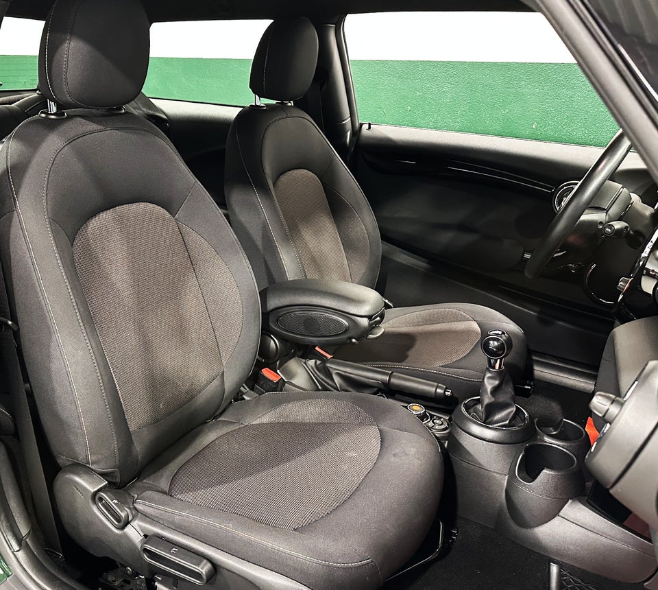 MINI Cooper 1,5 Connected Edition 3d