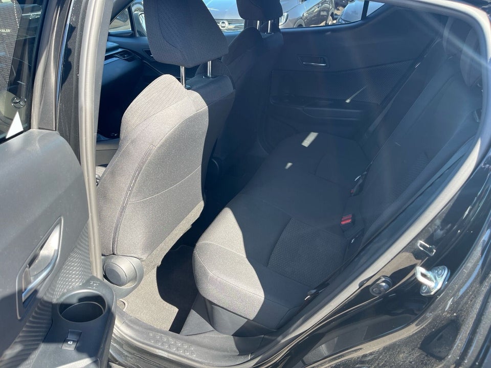 Toyota C-HR 1,8 Hybrid Selected CVT 5d