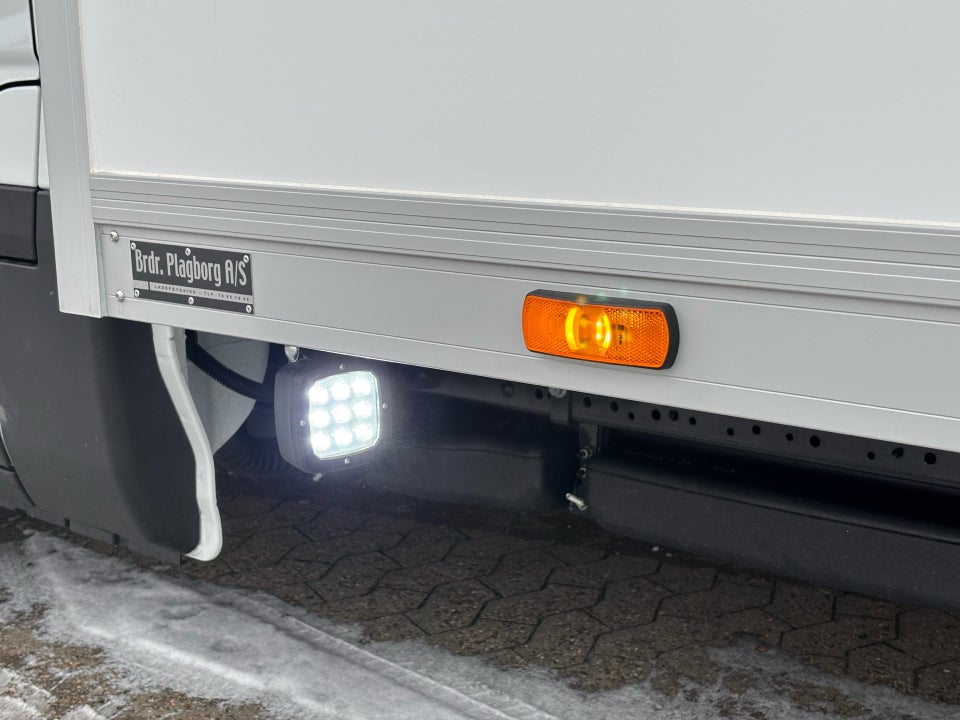 Iveco Daily 3,0 35S18 4100mm Box m/lift AG8