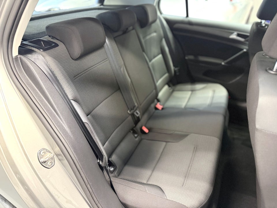 VW Golf VII 1,6 TDi 115 Comfortline 5d