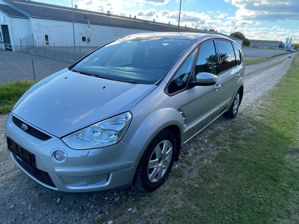 Ford S-MAX 2,0 Ambiente 7prs 5d