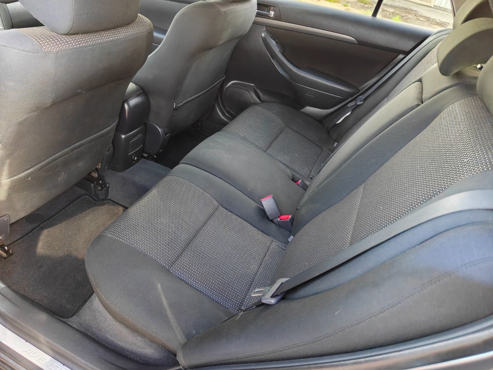 Toyota Avensis 2,0 D-4D Sol stc. 5d