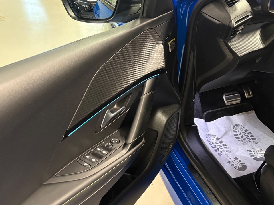 Peugeot e-208 50 GT 5d