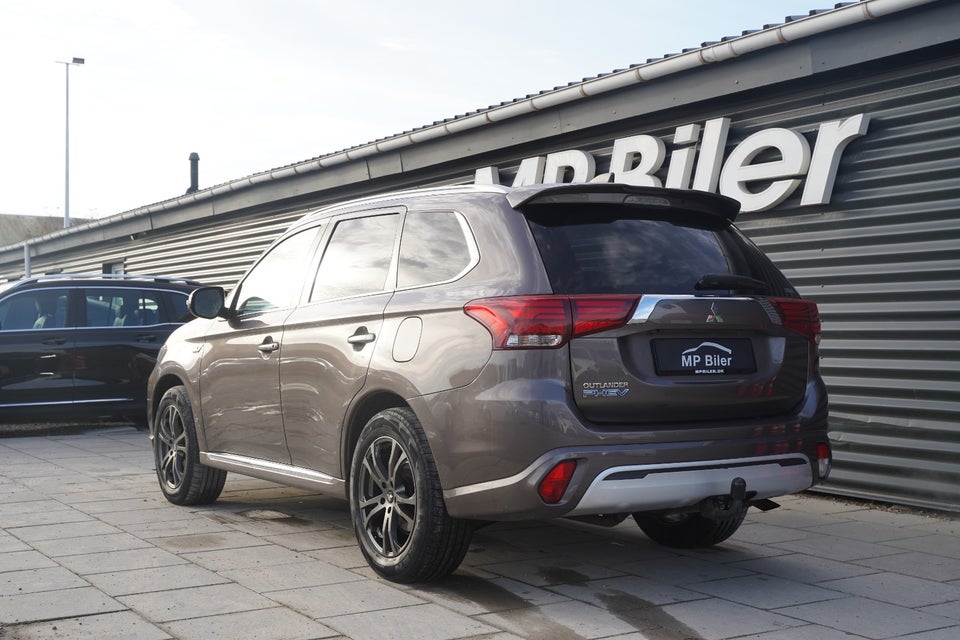 Mitsubishi Outlander 2,4 PHEV Invite CVT 4WD 5d