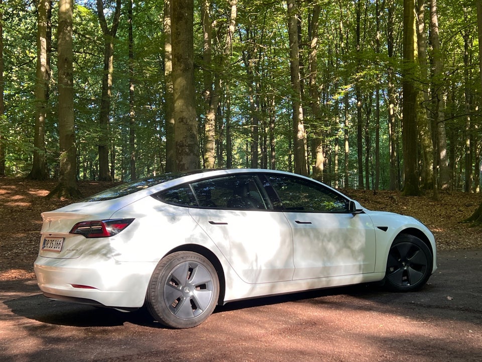 Tesla Model 3 Long Range AWD 4d