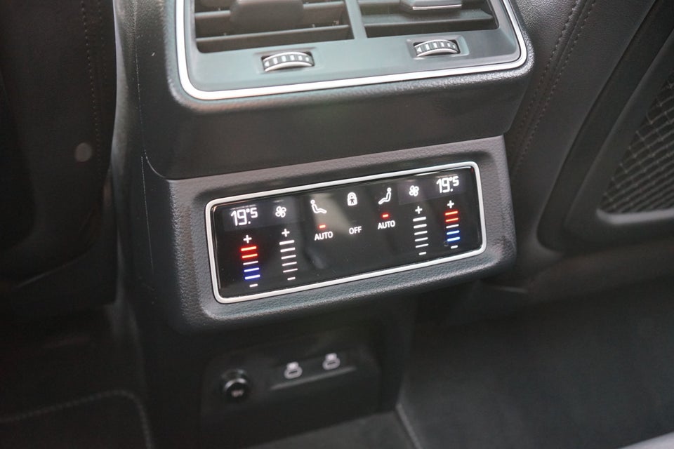 Audi Q8 e-tron 55 S-line quattro 5d