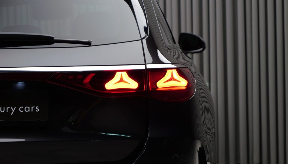 Mercedes E300 de 2,0 AMG Line stc. aut. 4Matic 5d