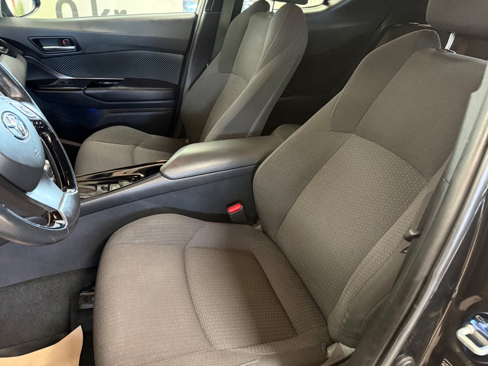 Toyota C-HR 1,8 Hybrid C-HIC CVT 5d