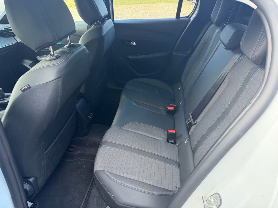 Peugeot 208 1,2 PureTech 100 Allure 5d