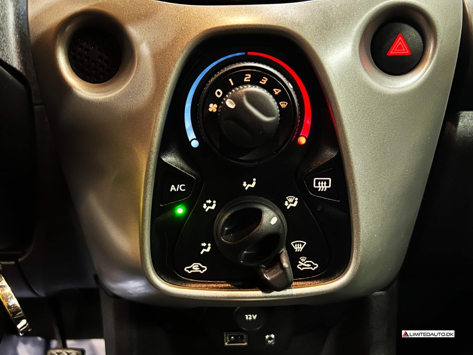 Toyota Aygo 1,0 VVT-i x-press 5d