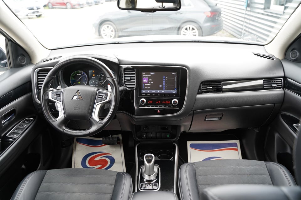 Mitsubishi Outlander 2,4 PHEV Inform+ CVT 4WD 5d