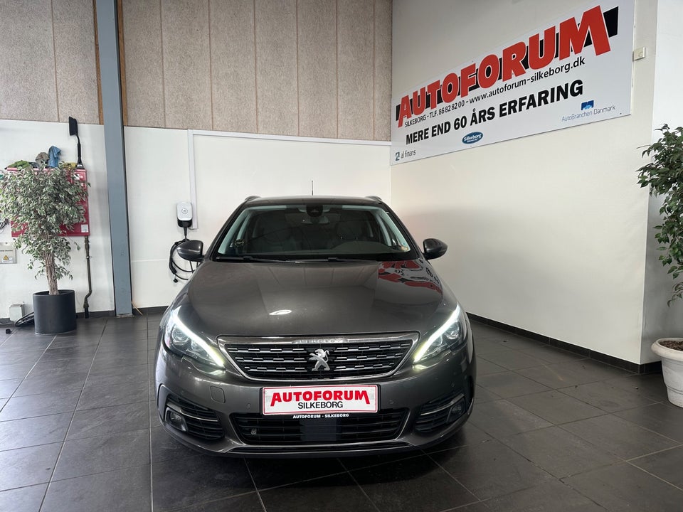 Peugeot 308 1,5 BlueHDi 130 Selection Sky SW 5d