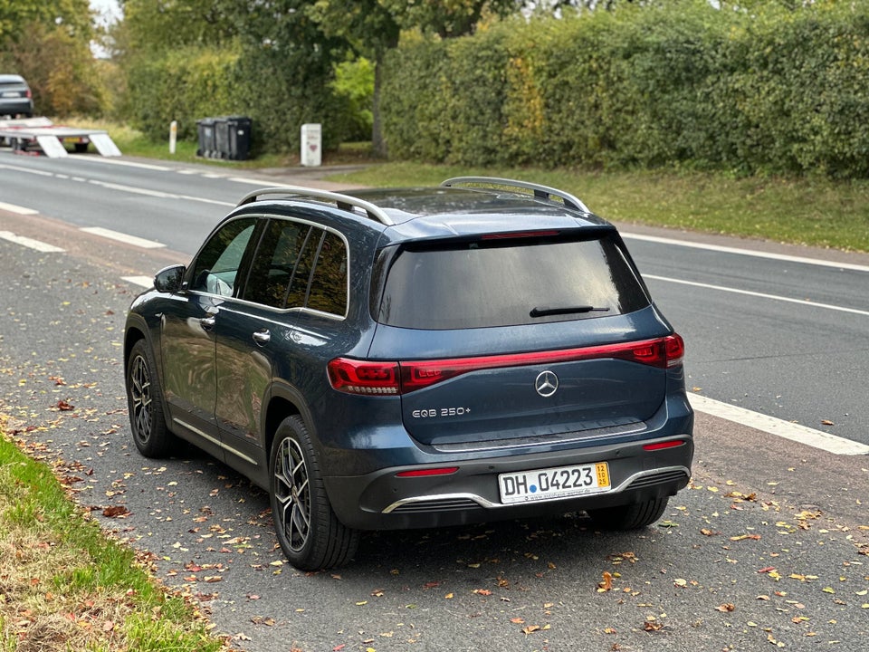 Mercedes EQB250+ AMG Line 5d