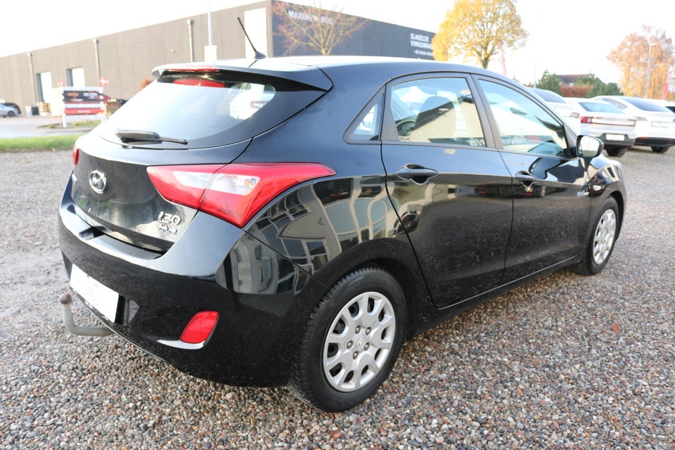 Hyundai i30 1,6 CRDi 110 Comfort Eco 5d