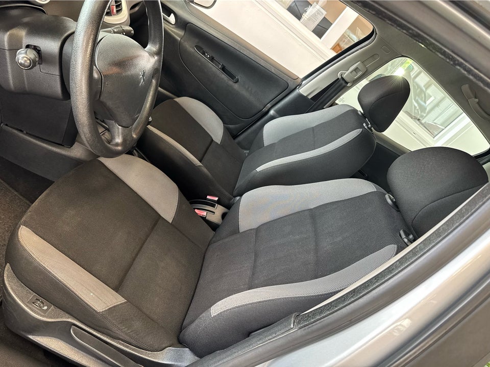 Peugeot 207 1,6 HDi 110 Premium 5d