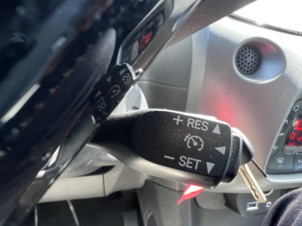 Toyota Aygo 1,0 VVT-i x-press 5d