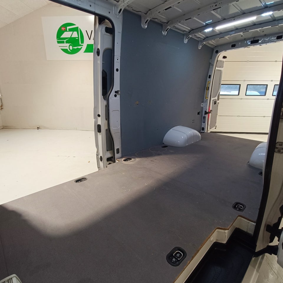 VW Crafter 50 2,0 TDi 177 Kassevogn L4H3 aut.