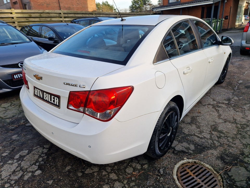 Chevrolet Cruze 2,0 VCDi 125 LS 4d