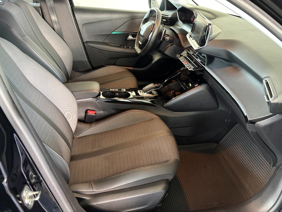 Peugeot 208 1,2 PureTech 100 Allure EAT8 5d