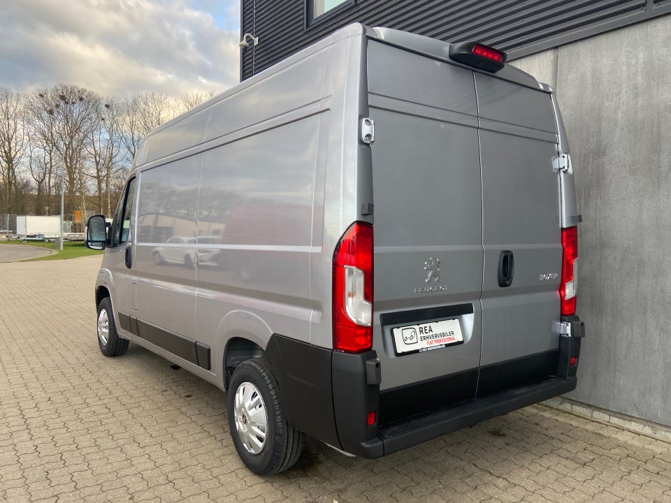 Peugeot Boxer 333 2,2 BlueHDi 140 L2H2 Premium