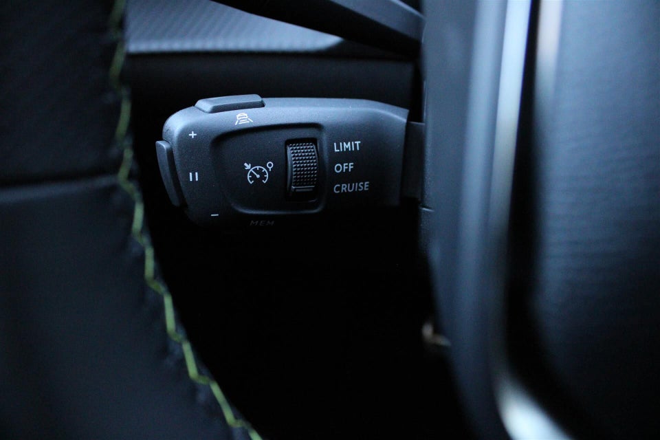 Peugeot e-208 54 GT 5d