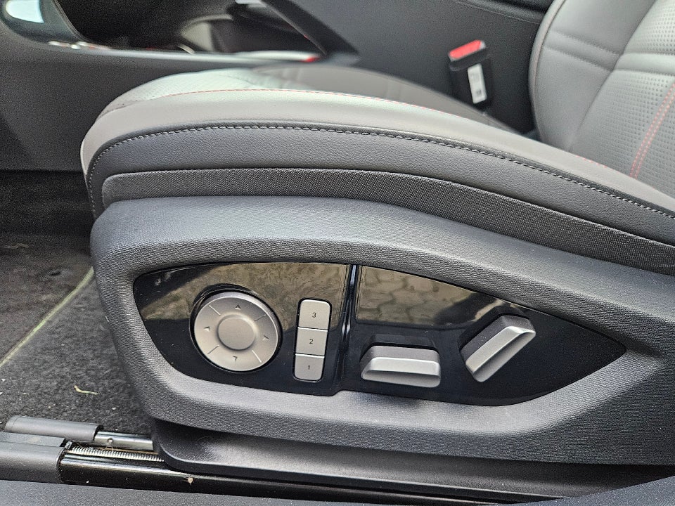 Hongqi EH7 111 Exclusive 4d