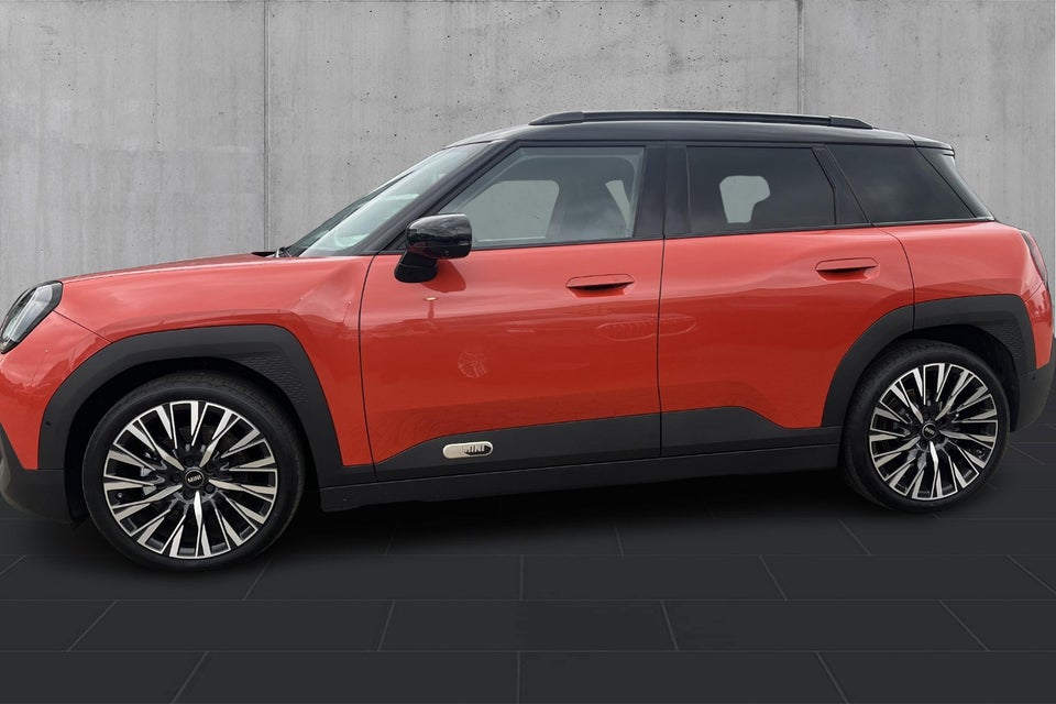 MINI Aceman E Favoured Trim L 5d
