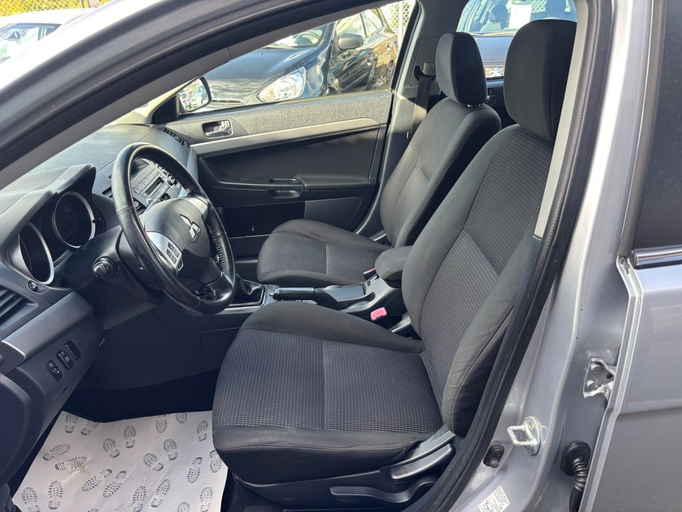 Mitsubishi Lancer 1,5 Invite SportBack 5d