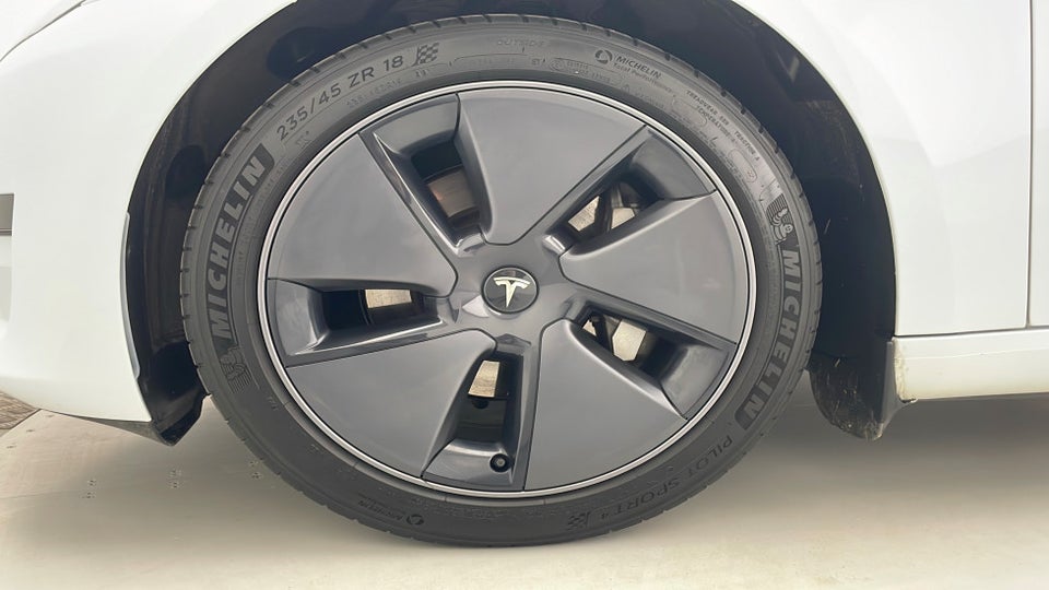 Tesla Model 3 RWD 4d