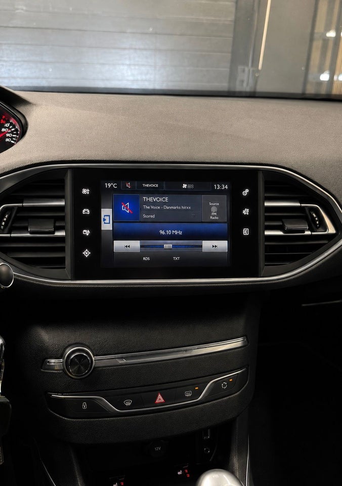 Peugeot 308 1,2 e-THP 130 Allure+ SW 5d