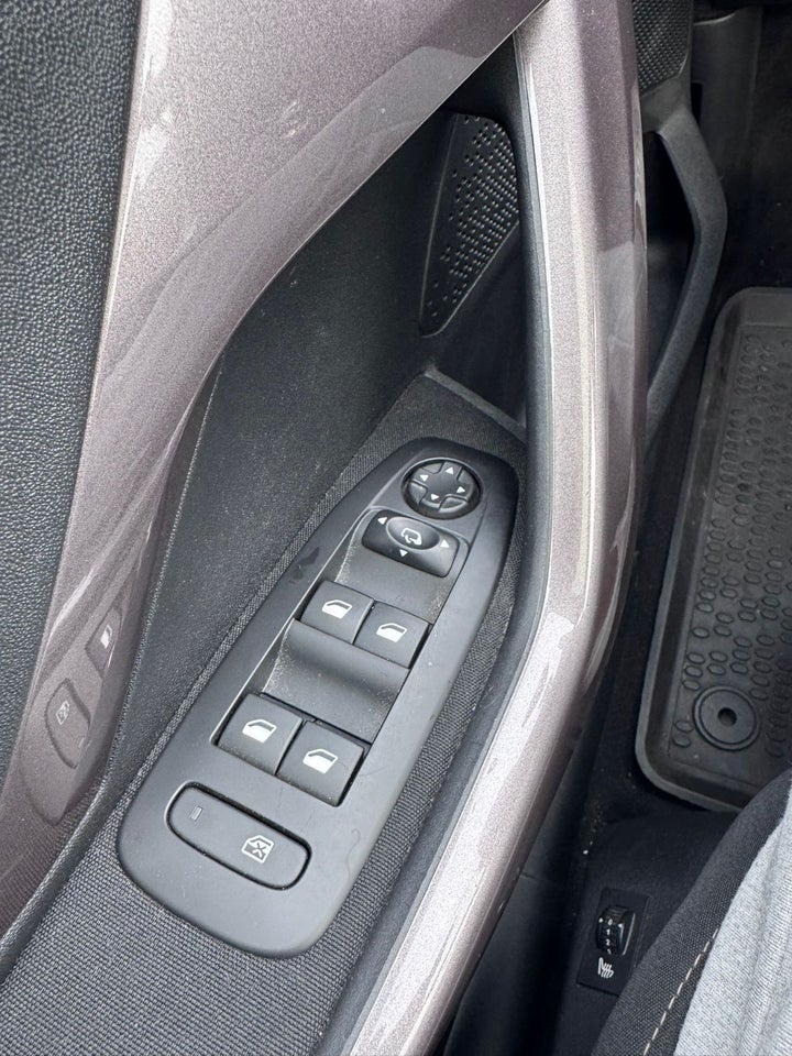 Peugeot 2008 1,2 VTi 82 Active Sky 5d