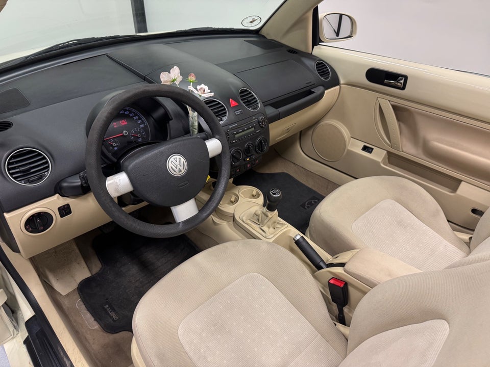 VW New Beetle 1,6 Trendline Cabriolet 2d