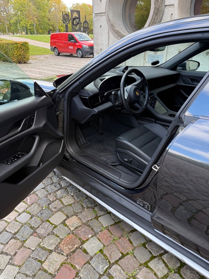 Porsche Taycan 4 Performance+ Cross Turismo 5d