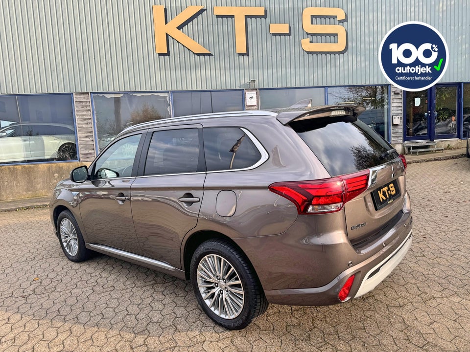 Mitsubishi Outlander 2,4 PHEV Instyle CVT 4WD 5d