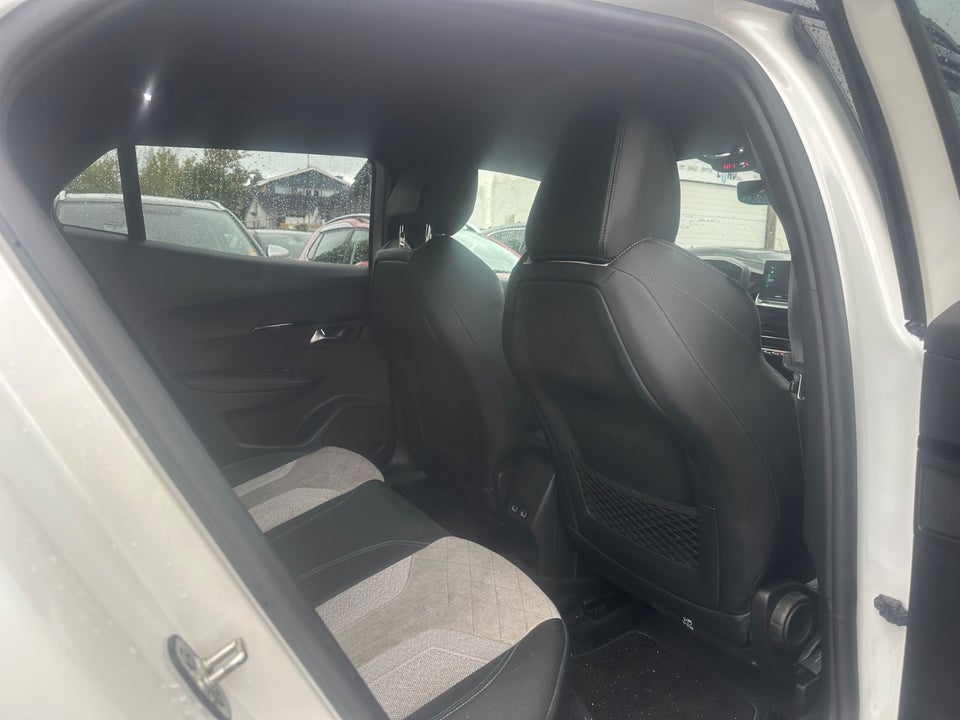 Peugeot e-2008 50 GT Pack 5d