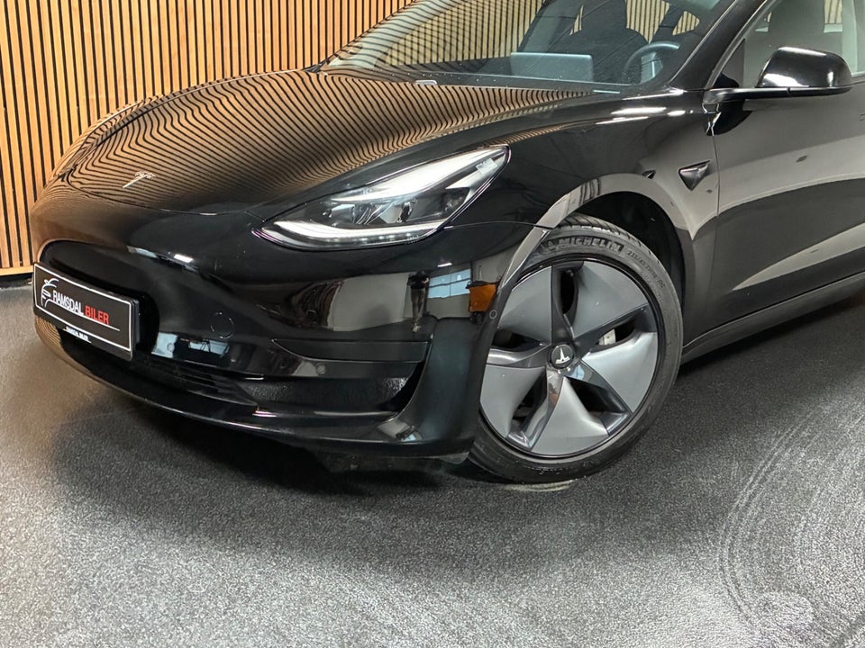 Tesla Model 3 Standard Range+ RWD 4d