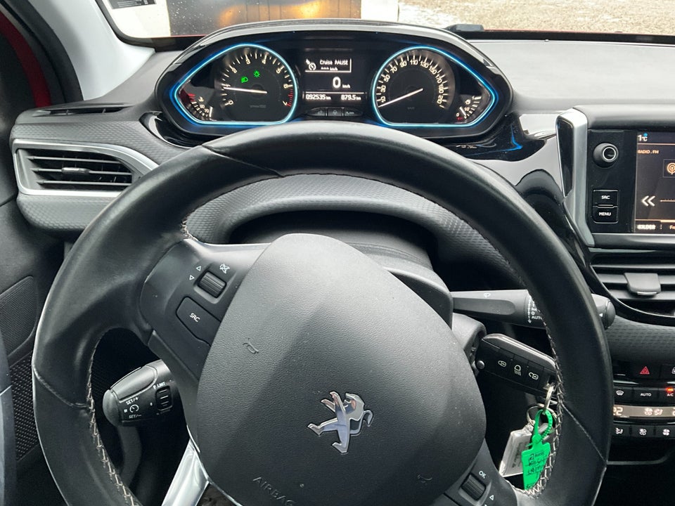 Peugeot 2008 1,2 e-THP 110 Selection Sky 5d