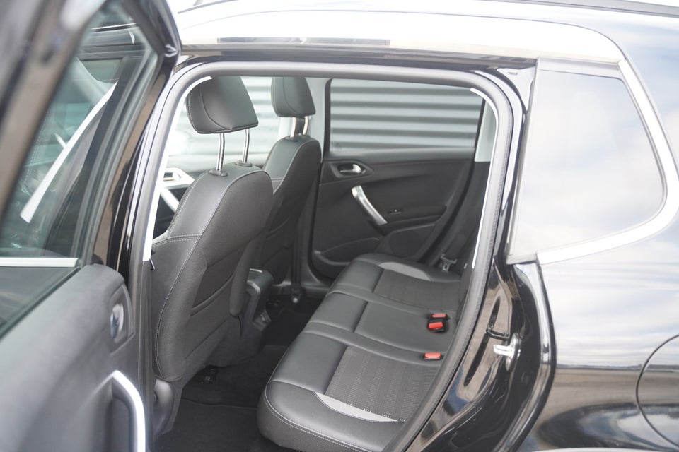 Peugeot 2008 1,2 PureTech 110 Prestige Sky 5d