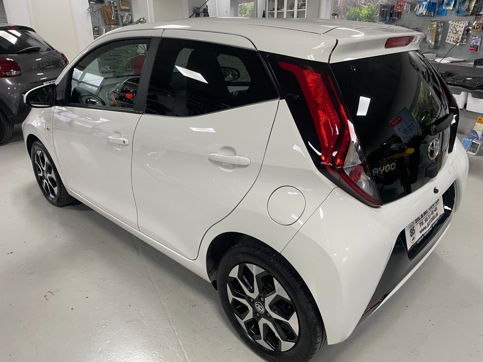 Toyota Aygo 1,0 VVT-i x-press 5d