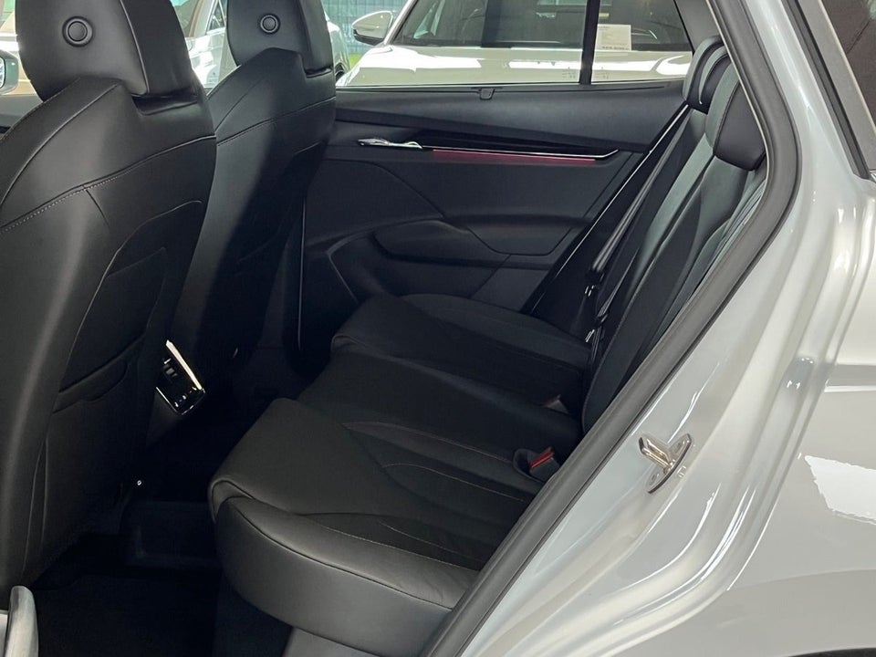 Skoda Enyaq 80 iV Suite 5d