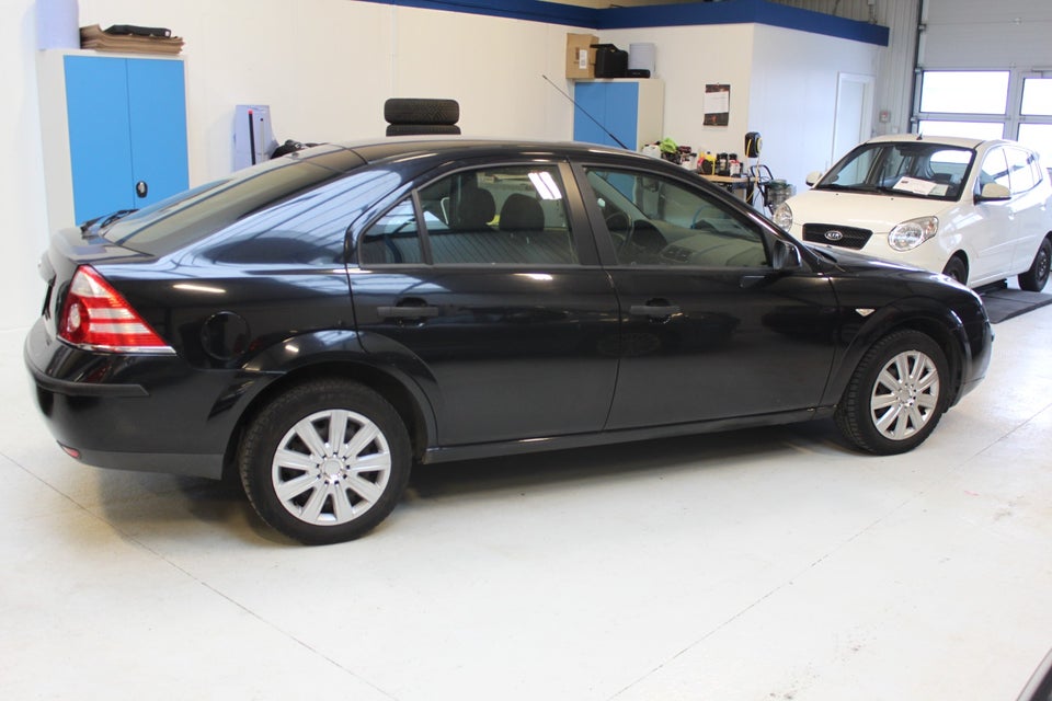 Ford Mondeo 1,8 Ambiente 110 5d