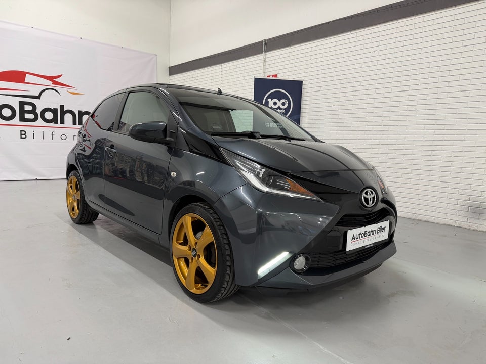 Toyota Aygo 1,0 VVT-i x-wave Sky 5d