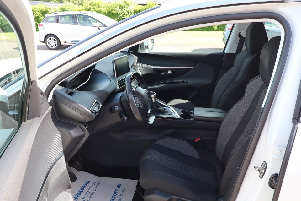 Peugeot 3008 1,2 e-THP 130 Allure 5d