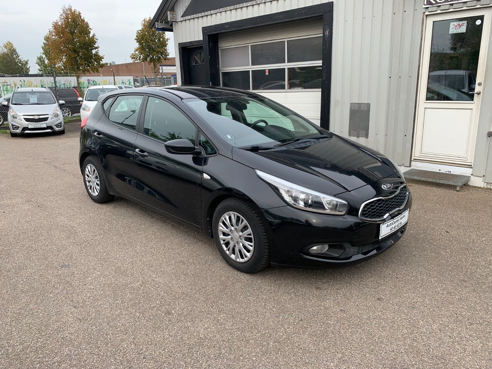 Kia Ceed 1,4 CVVT Style 5d