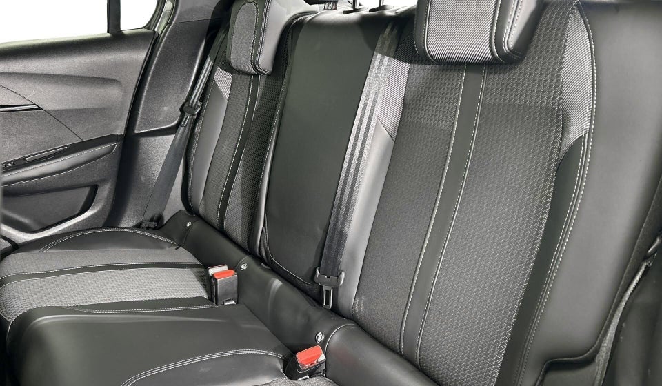 Peugeot e-208 50 GT 5d