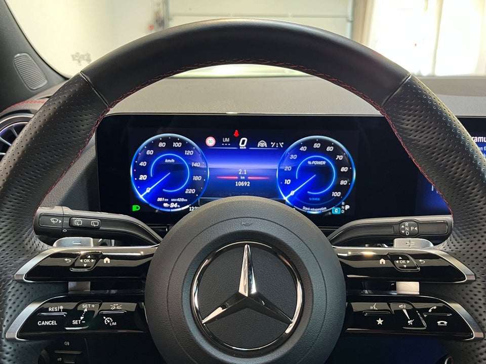 Mercedes EQA300 AMG Line 4Matic 5d