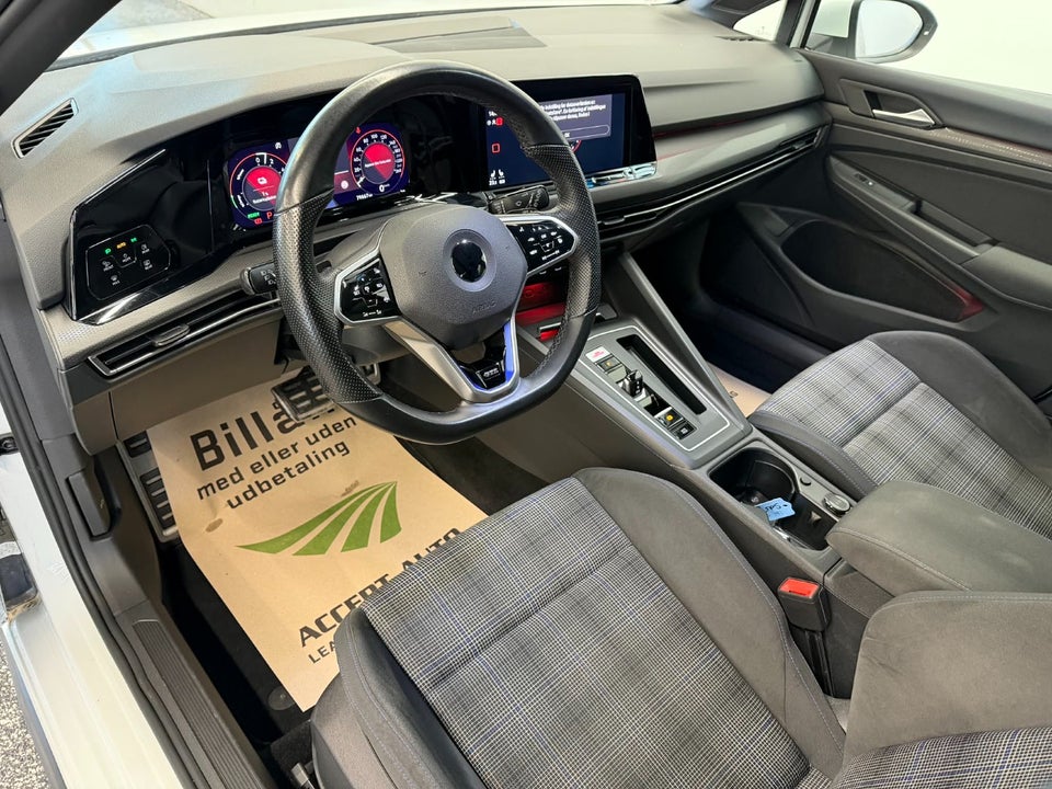 VW Golf VIII 1,4 GTE DSG 5d